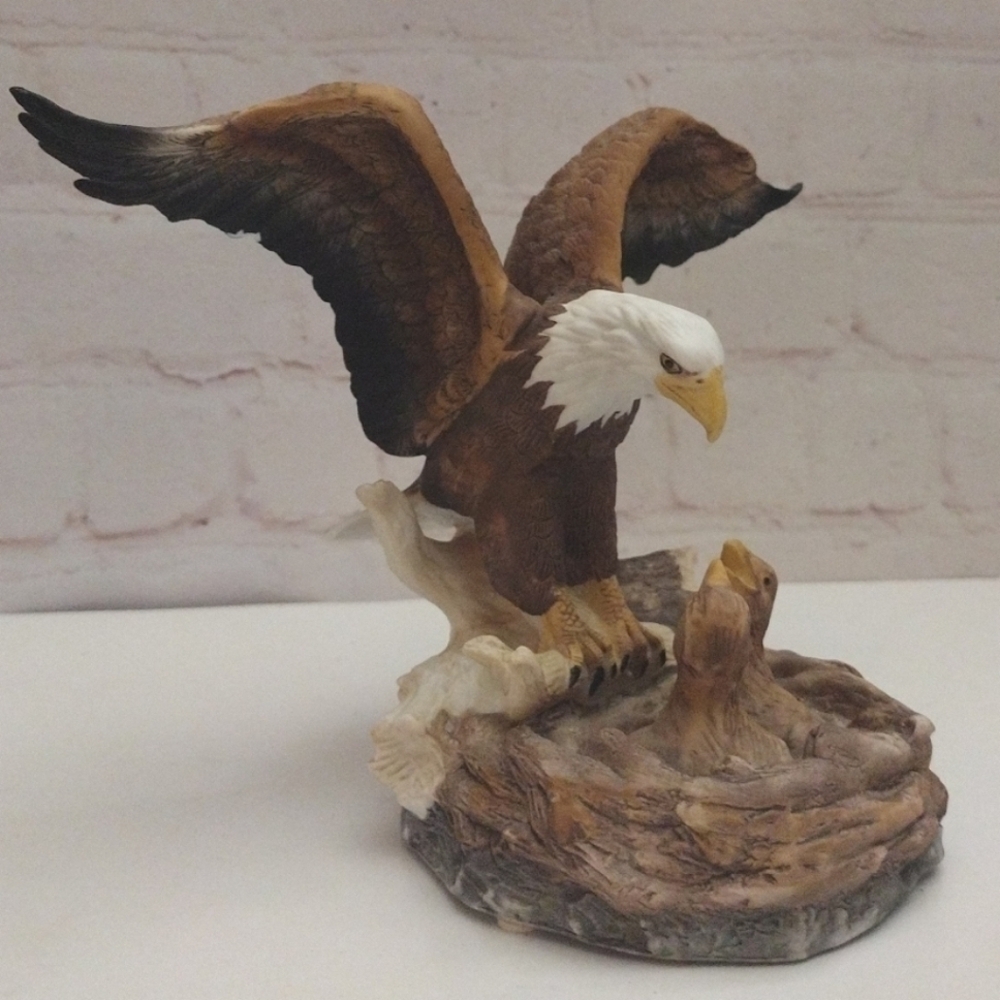 Vintage GiftCraft American Bald Eagle on nest Ceramic figurine